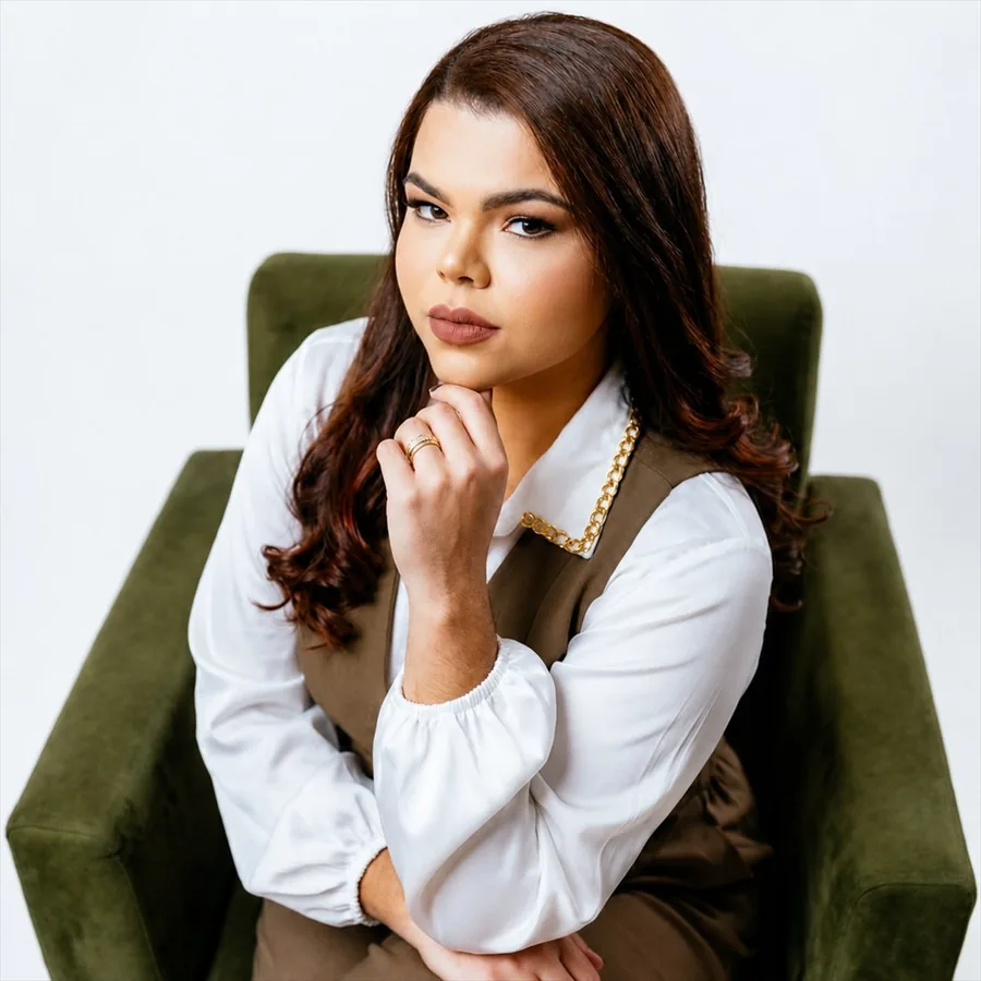 Dra. Talita Oliveira em seu escritório